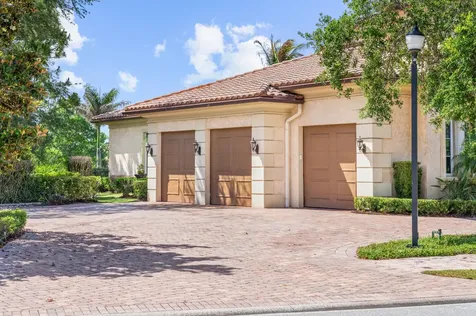 104 SE Mira Lavella Port St Lucie FL 34984