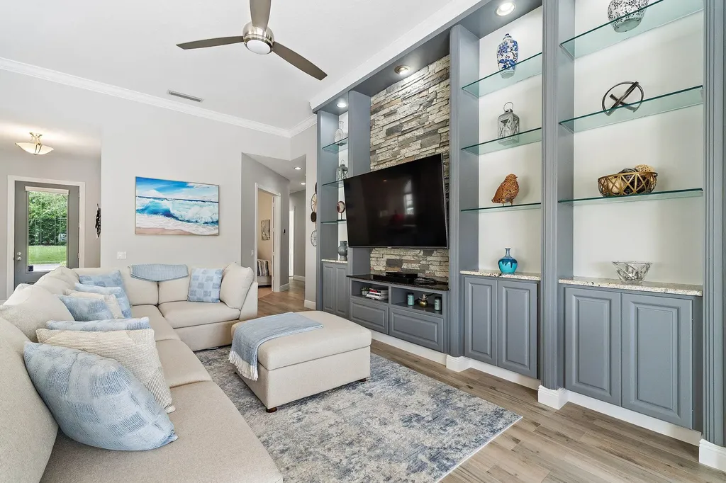 102 Euphrates Circle Palm Beach Gardens FL 33410
