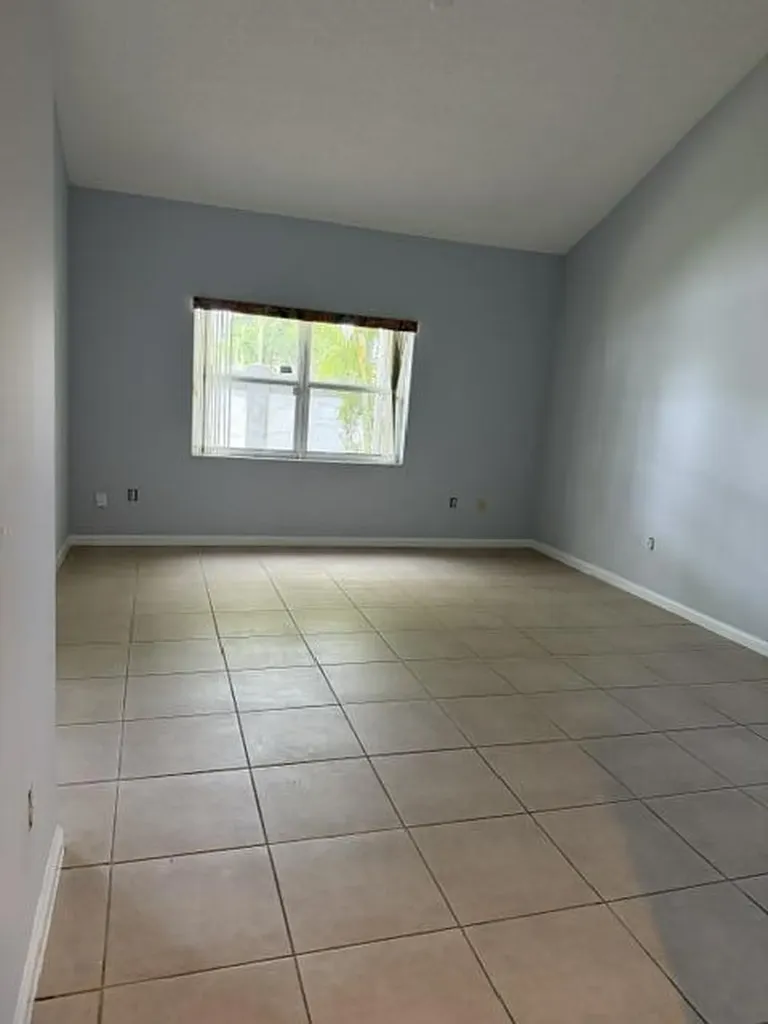 2440 NW 99th Way Sunrise FL 33322