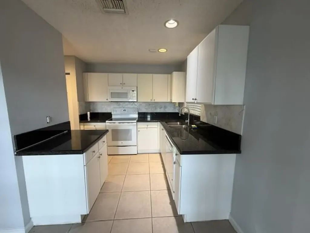 2440 NW 99th Way Sunrise FL 33322