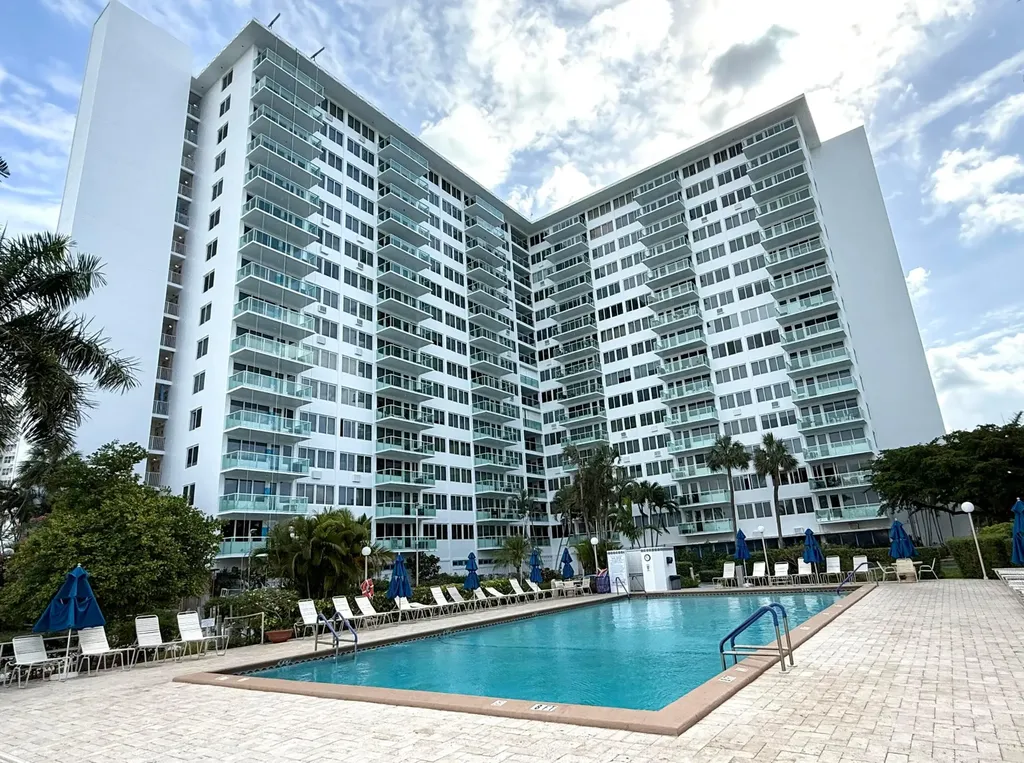 3233 NE 34th Street Fort Lauderdale FL 33308