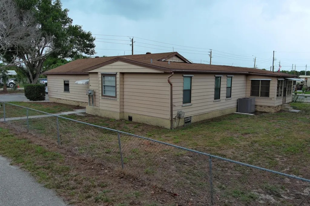 1013 9th Street Okeechobee FL 34974