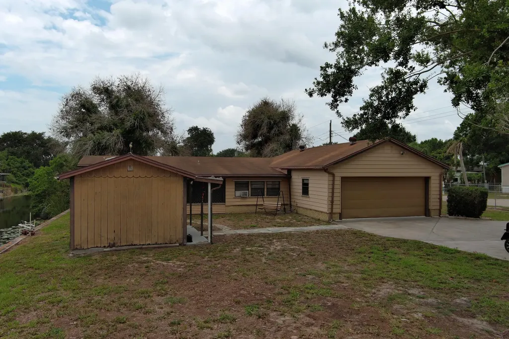 1013 9th Street Okeechobee FL 34974