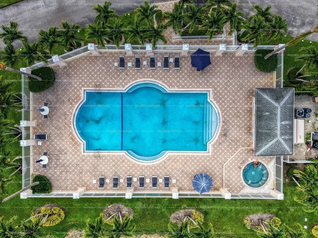 32 Lisa Lane Greenacres FL 33463