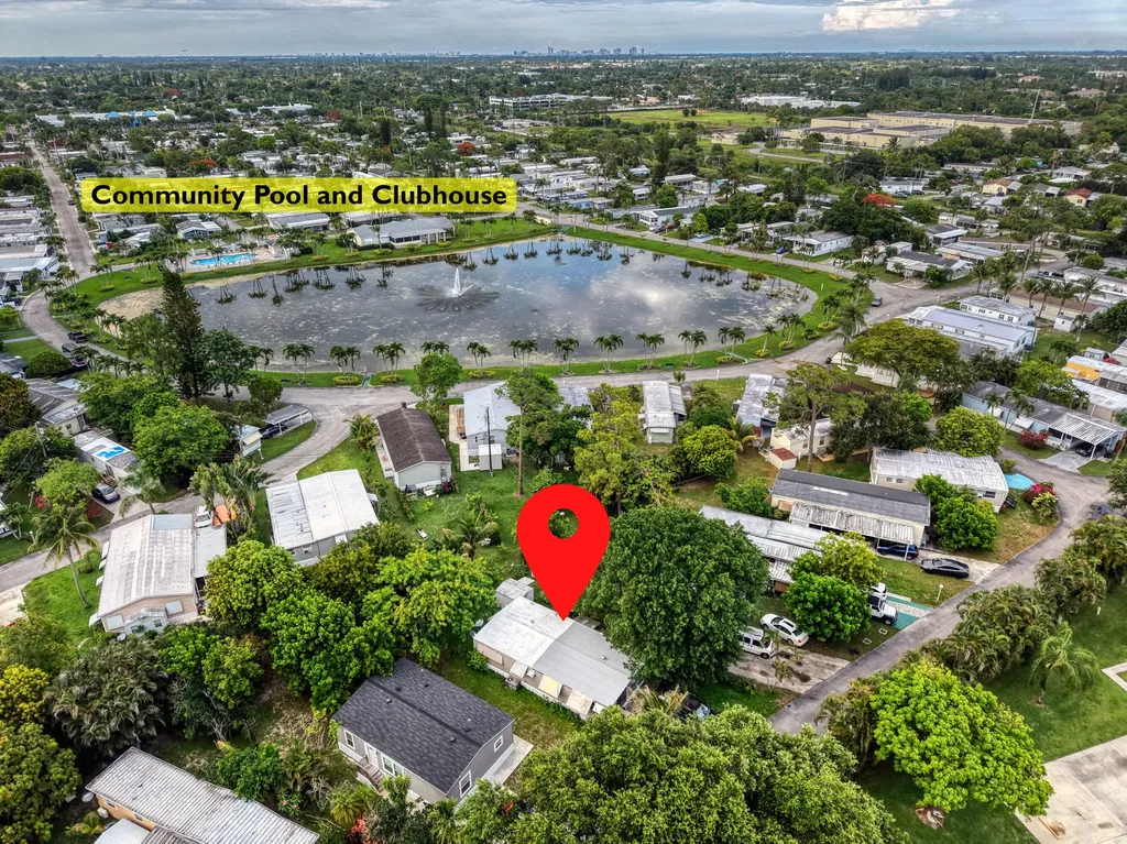 32 Lisa Lane Greenacres FL 33463