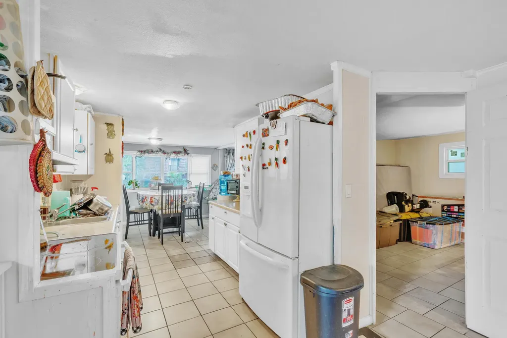 32 Lisa Lane Greenacres FL 33463