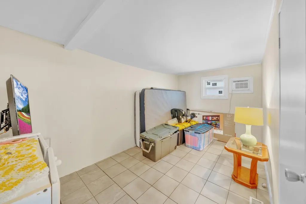 32 Lisa Lane Greenacres FL 33463