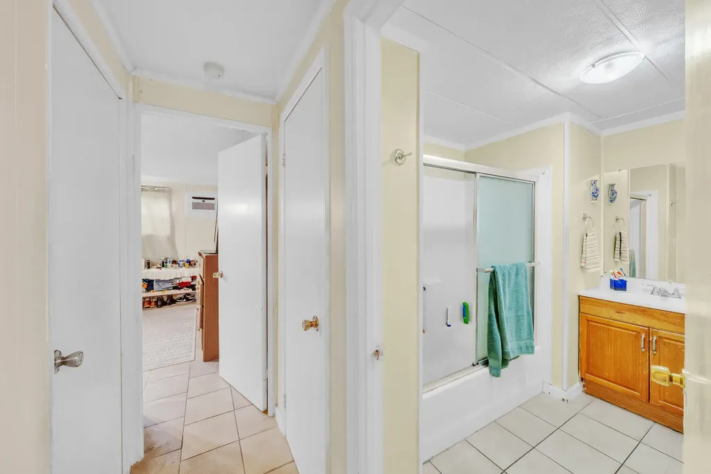 32 Lisa Lane Greenacres FL 33463