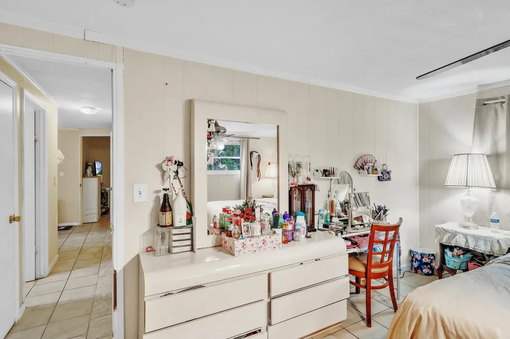 32 Lisa Lane Greenacres FL 33463