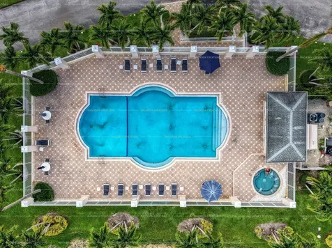 32 Lisa Lane Greenacres FL 33463