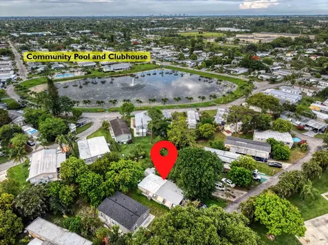 32 Lisa Lane Greenacres FL 33463