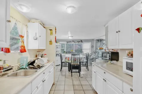 32 Lisa Lane Greenacres FL 33463