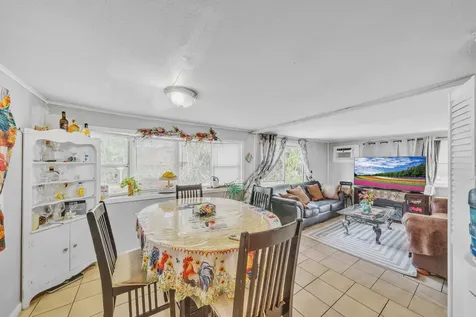 32 Lisa Lane Greenacres FL 33463