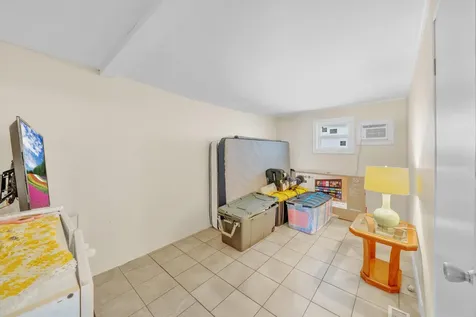 32 Lisa Lane Greenacres FL 33463
