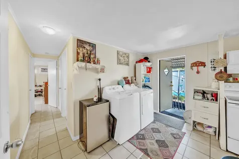 32 Lisa Lane Greenacres FL 33463