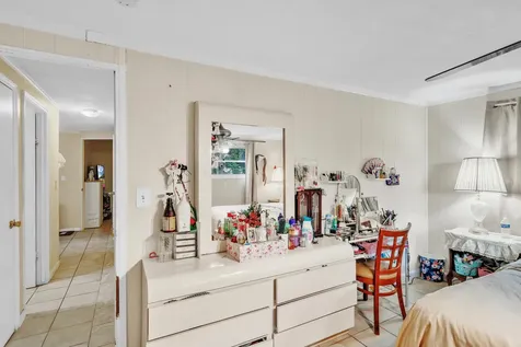 32 Lisa Lane Greenacres FL 33463