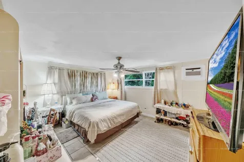 32 Lisa Lane Greenacres FL 33463