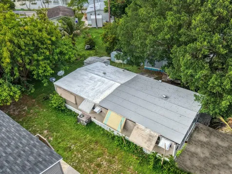 32 Lisa Lane Greenacres FL 33463