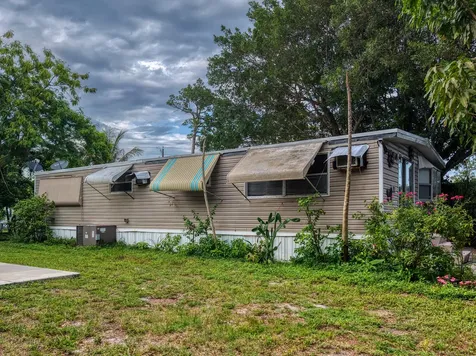 32 Lisa Lane Greenacres FL 33463