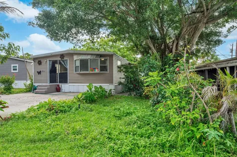 32 Lisa Lane Greenacres FL 33463