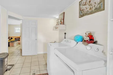 32 Lisa Lane Greenacres FL 33463