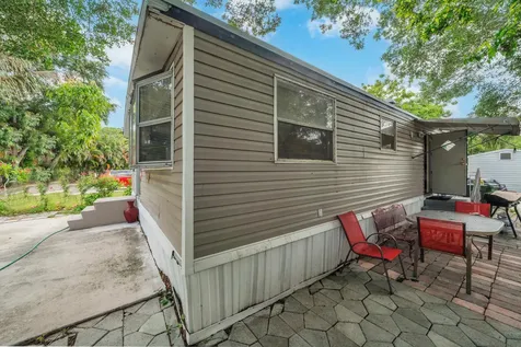 32 Lisa Lane Greenacres FL 33463