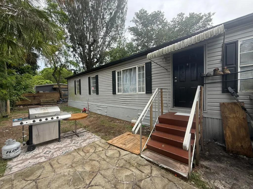 10548 W Sandalfoot Boulevard Boca Raton FL 33428
