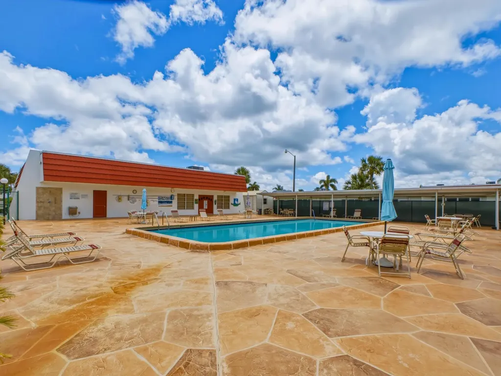 5800 W Fernley Drive W Greenacres FL 33415