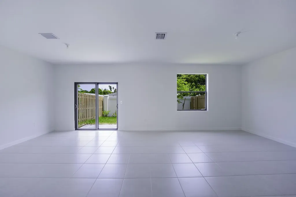 5838 Park Place Dania Beach FL 33312