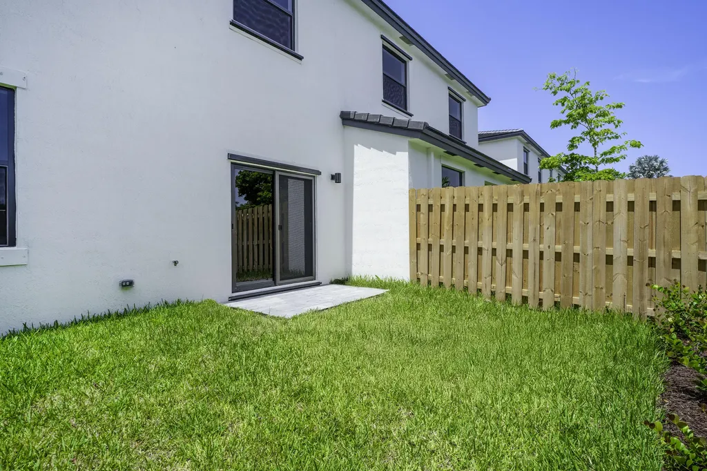 5838 Park Place Dania Beach FL 33312