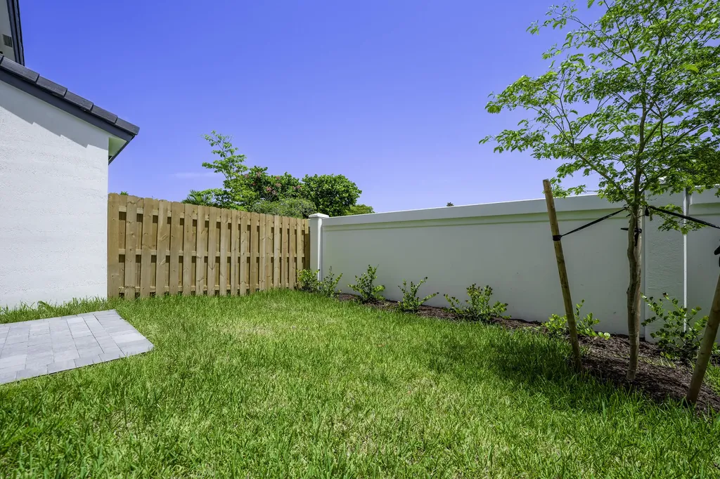 5838 Park Place Dania Beach FL 33312
