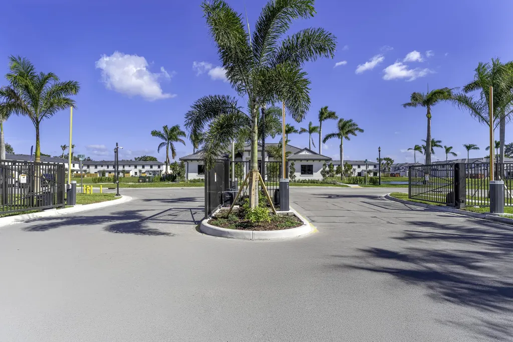5838 Park Place Dania Beach FL 33312