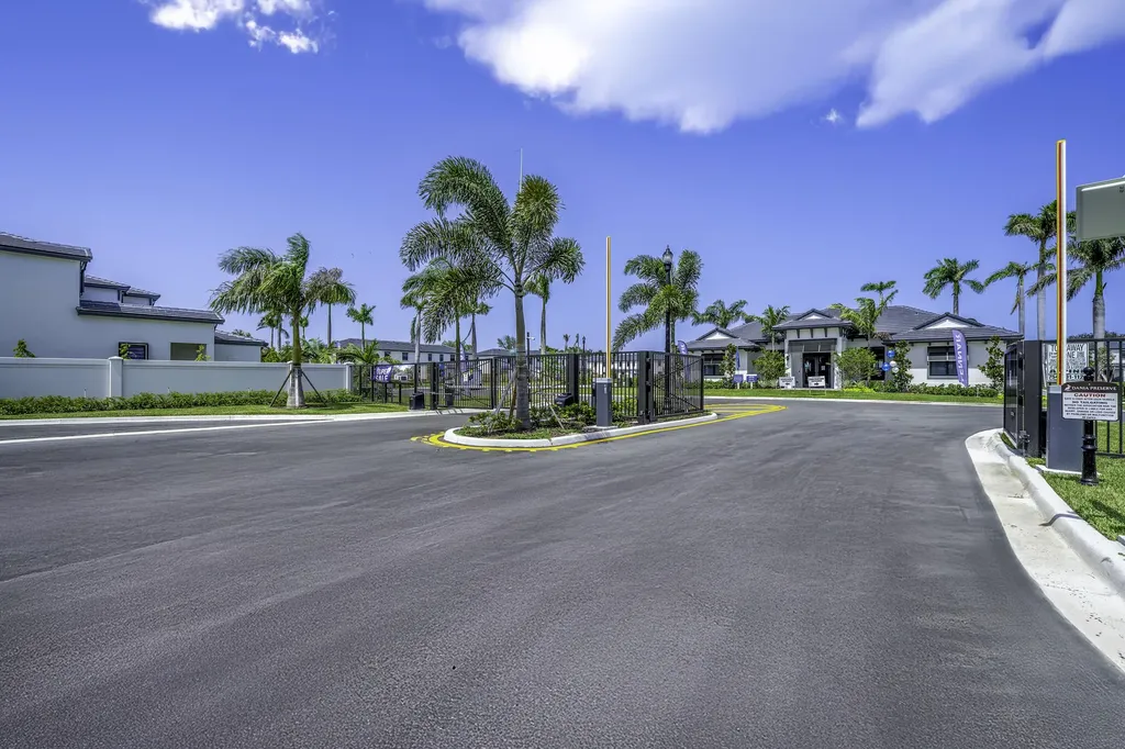 5838 Park Place Dania Beach FL 33312