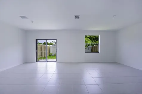 5838 Park Place Dania Beach FL 33312