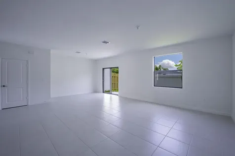 5838 Park Place Dania Beach FL 33312