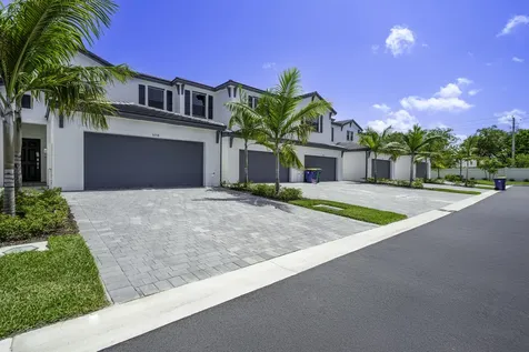 5838 Park Place Dania Beach FL 33312