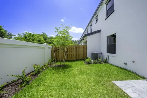 5838 Park Place Dania Beach FL 33312