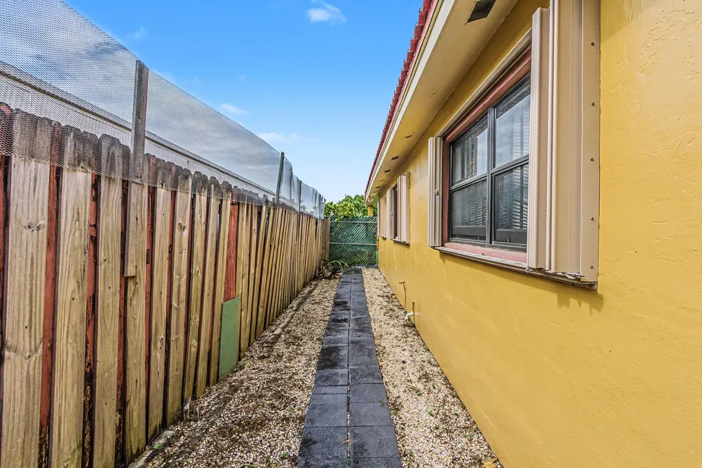 6417 SW 23rd Street Miramar FL 33023