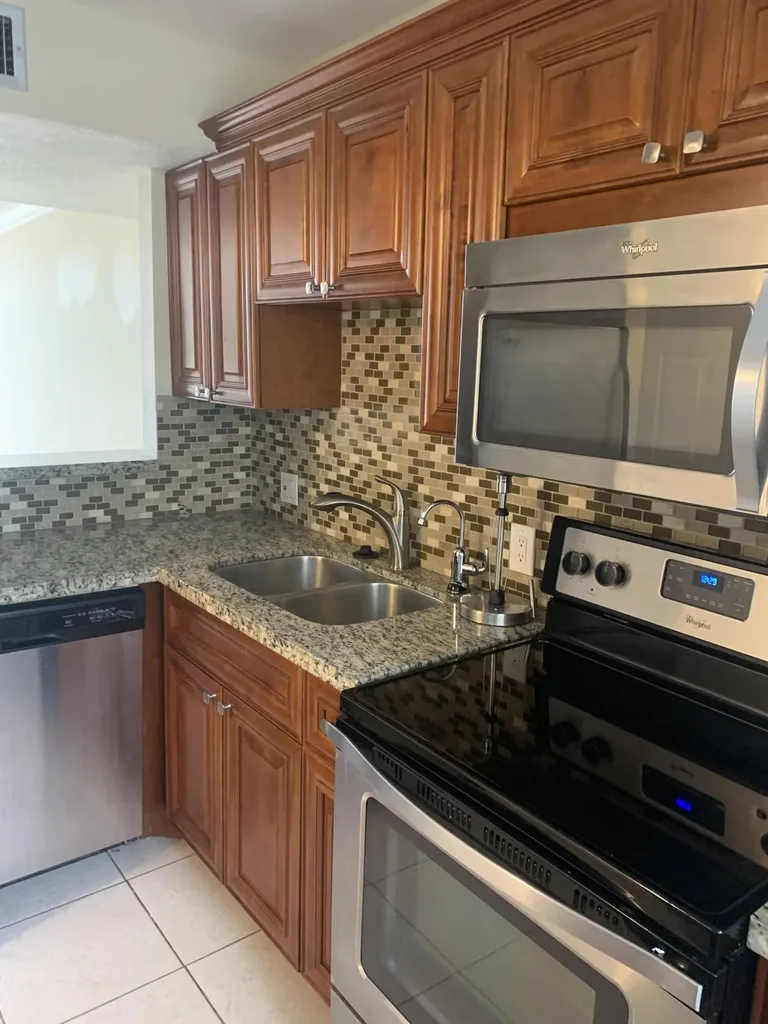 4236 Deste Lake Worth FL 33467