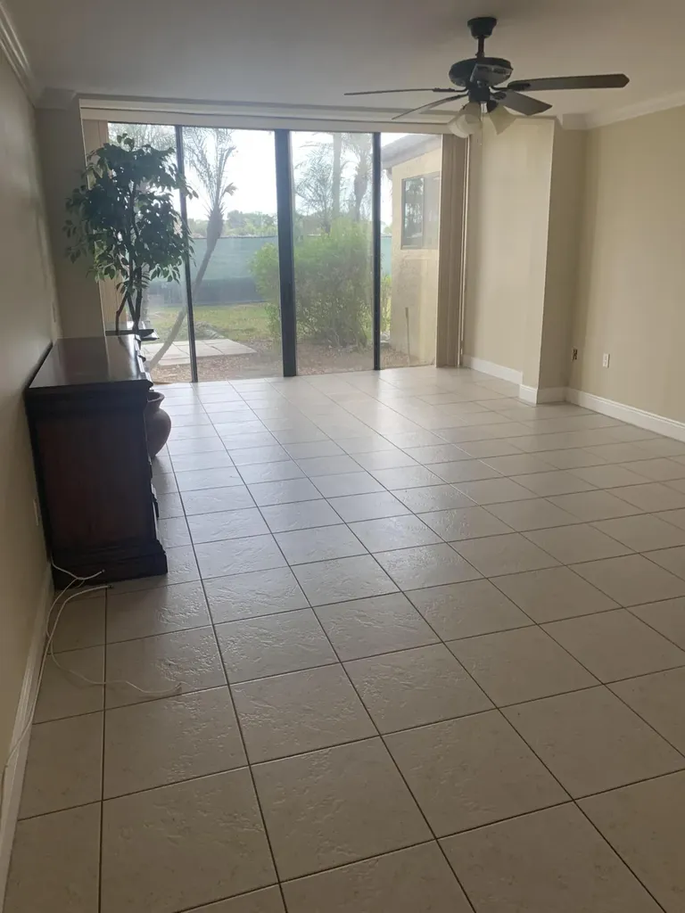 4236 Deste Lake Worth FL 33467