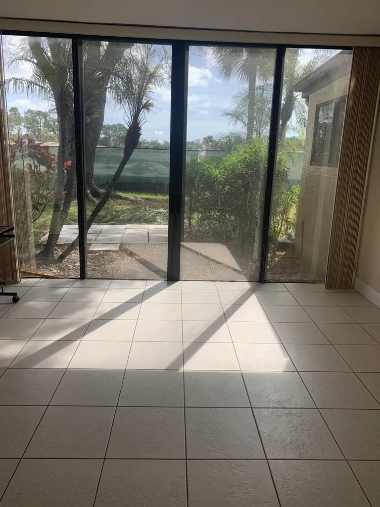 4236 Deste Lake Worth FL 33467