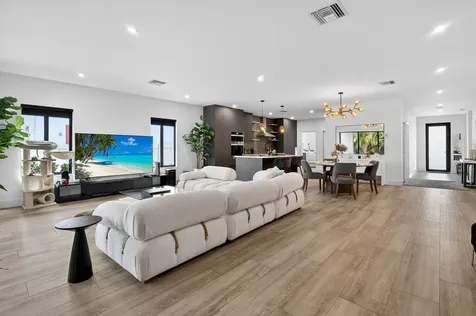 913 NE 15th Street Fort Lauderdale FL 33304