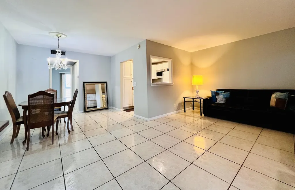 330 Southampton B West Palm Beach FL 33417