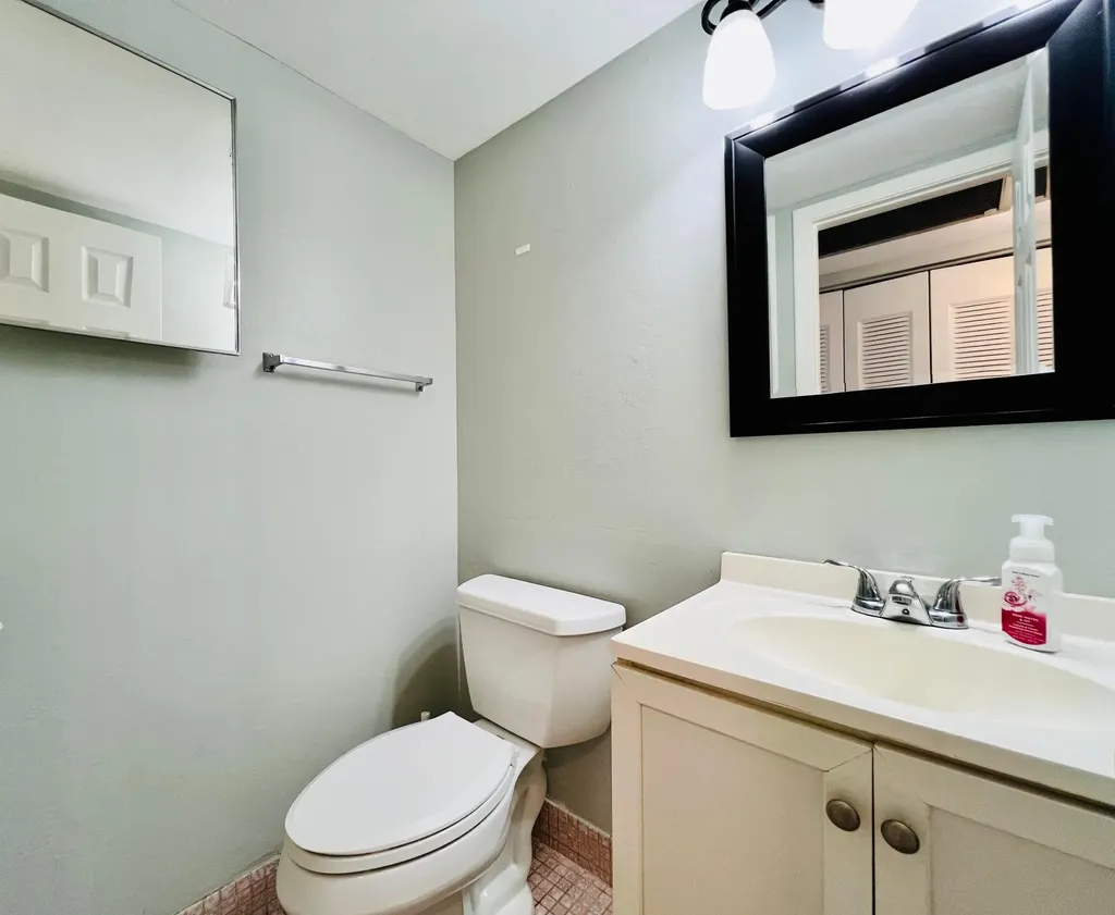 330 Southampton B West Palm Beach FL 33417