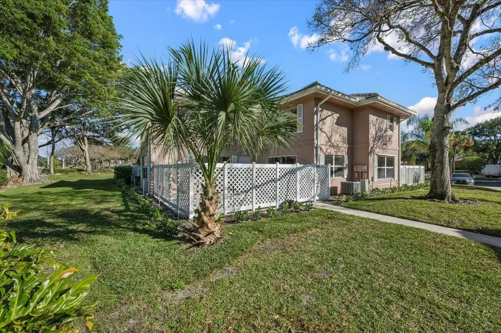 1945 Stratford Way West Palm Beach FL 33409