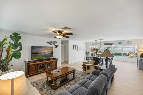 2066 SE 5th Court Court SE Vero Beach FL 32962