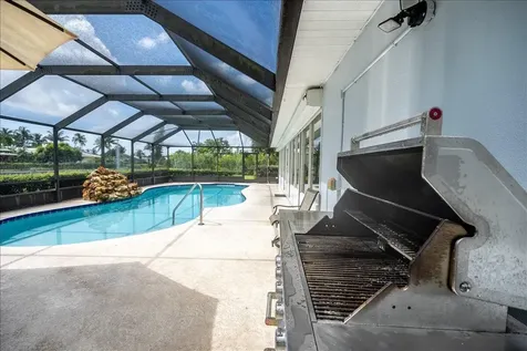 2066 SE 5th Court Court SE Vero Beach FL 32962