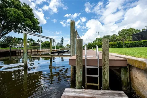 2066 SE 5th Court Court SE Vero Beach FL 32962