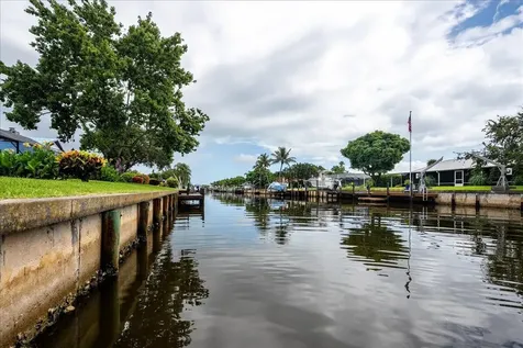 2066 SE 5th Court Court SE Vero Beach FL 32962