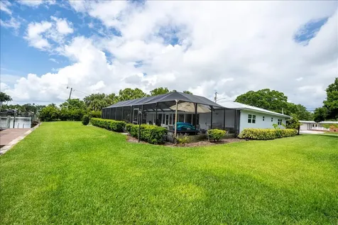 2066 SE 5th Court Court SE Vero Beach FL 32962